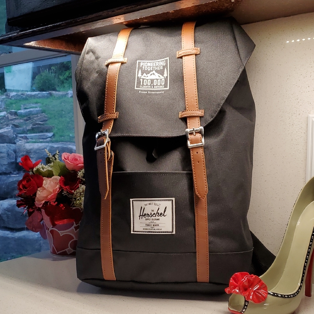 Herschel Supply Company Classic Backpack (Unisex Style)